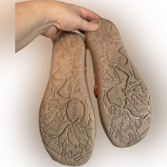 UIN Slip-On Shoes | Colorful Toucan Art Print | Artsy Cool Girl - Picture 7 of 7